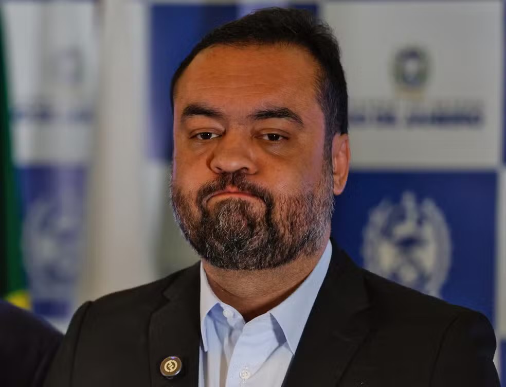PF cumpre mandado no apartamento de Cláudio Castro em operação com bloqueio de R$ 52 bilhões