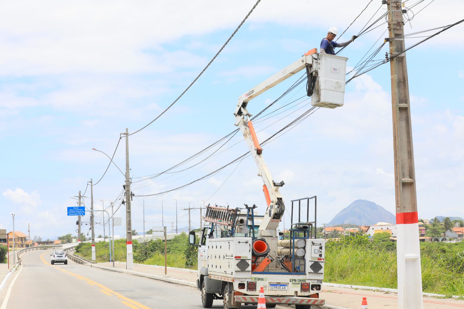 Maricá retira cerca de 15 toneladas de fios irregulares e amplia ações de organização urbana