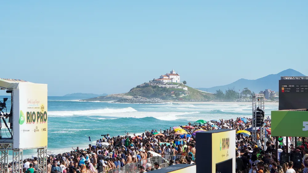 WSL Saquarema 2026: Praia de Itaúna recebe shows gratuitos e etapa decisiva do Circuito Mundial de Surfe