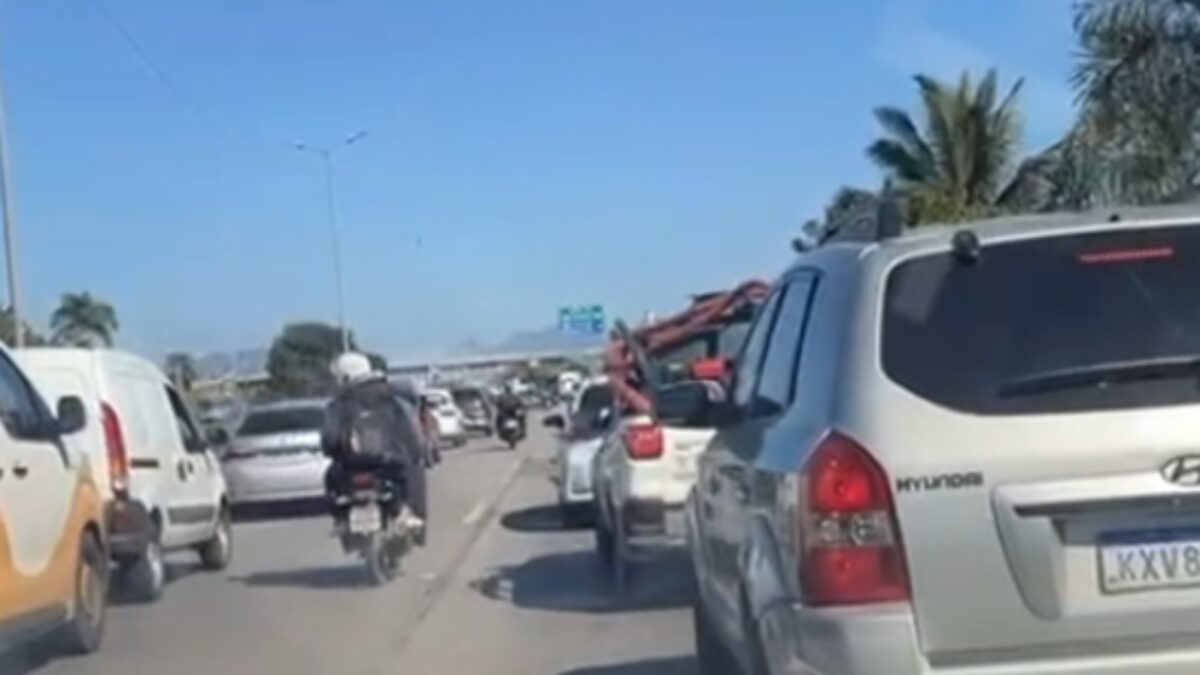 BR-101 registra lentidão e congestionamento entre Itaúna e Neves durante obras