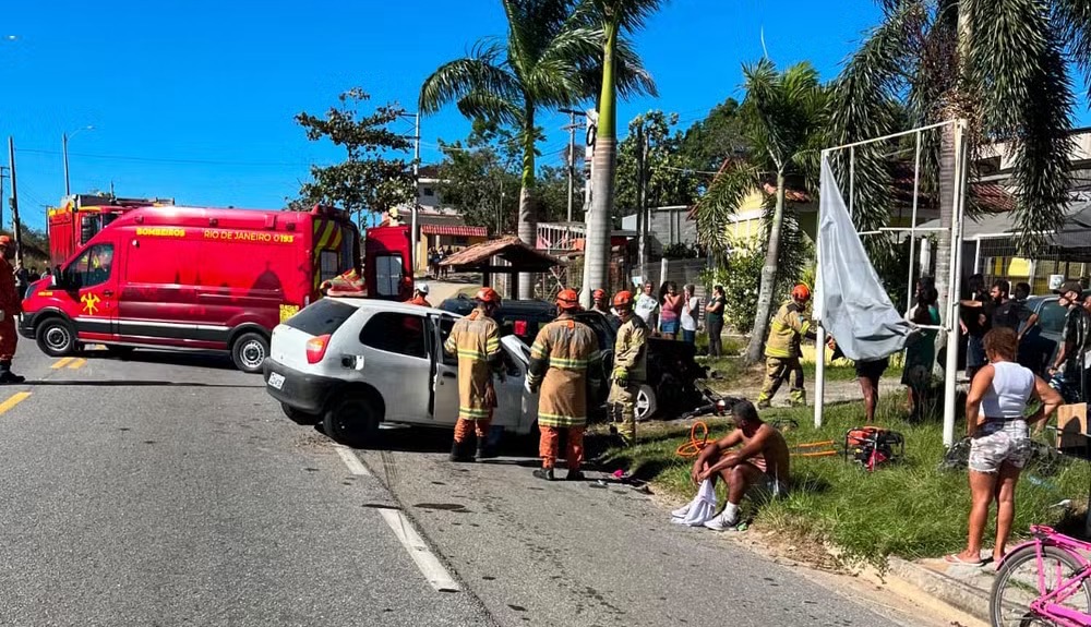 Mulher morre e sete pessoas ficam feridas após acidente na Rodovia Serramar, em Rio das Ostras
