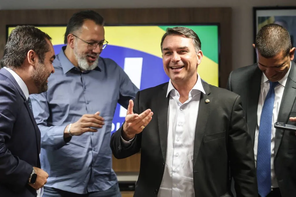 União Brasil deixa coligação com o PL no Rio e reduz apoio ao palanque de Flávio Bolsonaro e Douglas Ruas