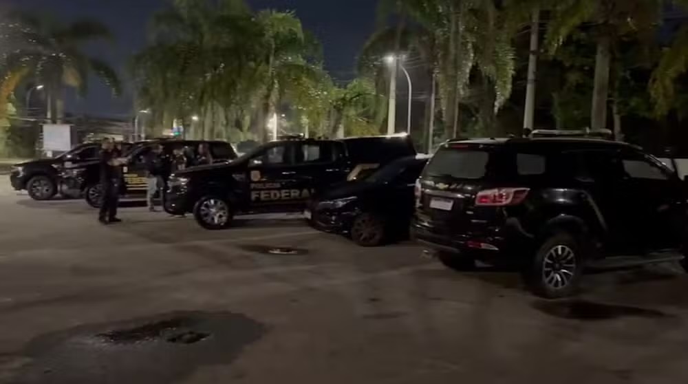 PF mira esquema de licenças ambientais e cumpre mandados em Búzios, Cabo Frio, Araruama e Saquarema