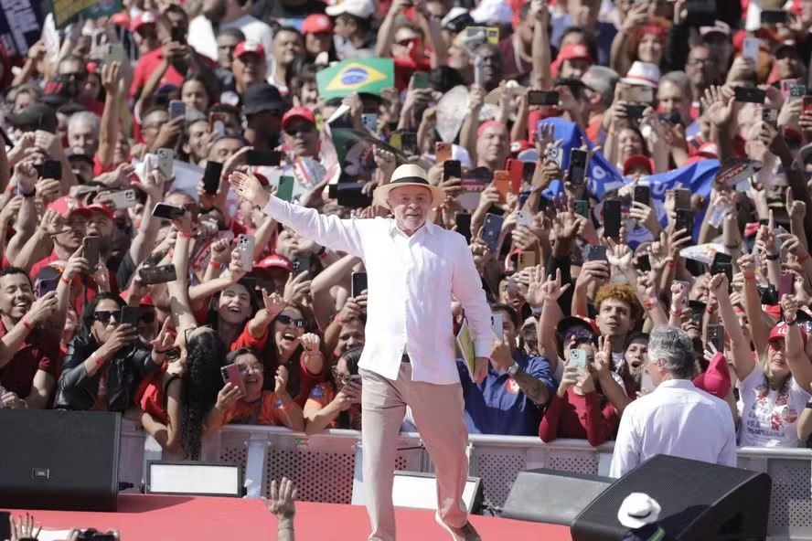 Evento de Lula reúne aproximadamente 40 mil pessoas