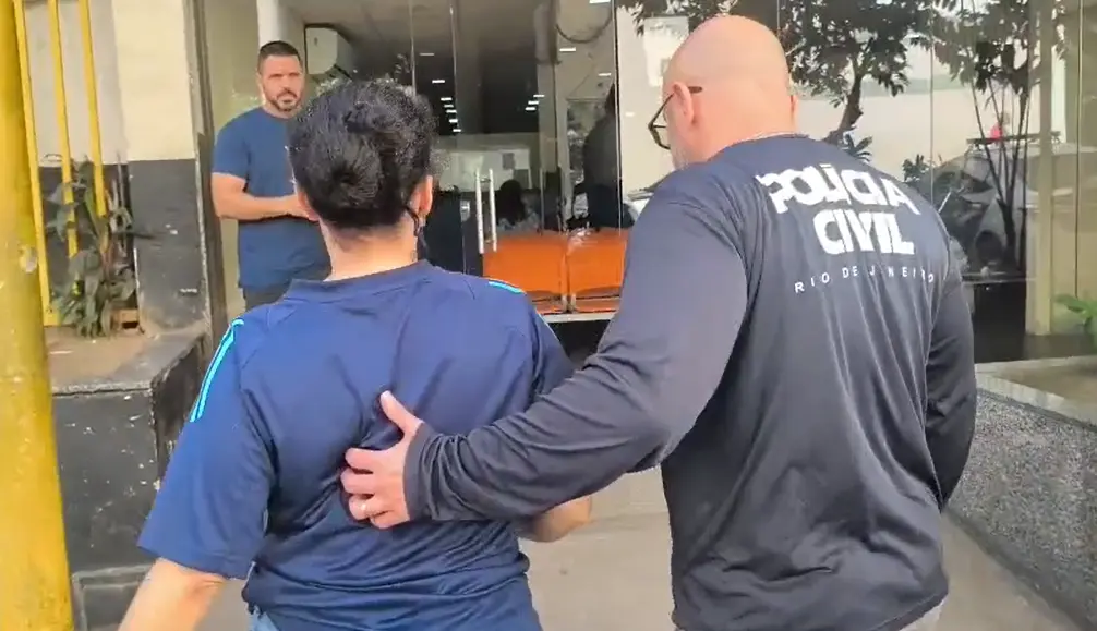 Mãe é presa acusada de manter filha em cárcere e agredi-la em São Gonçalo