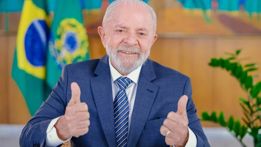 Lula anuncia canetas emagrecedoras no SUS com prescrição médica