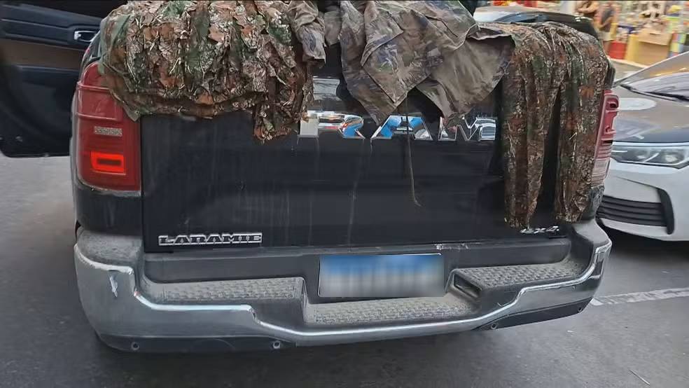 Polícia Civil recupera caminhonete de luxo roubada após troca de tiros em São Gonçalo