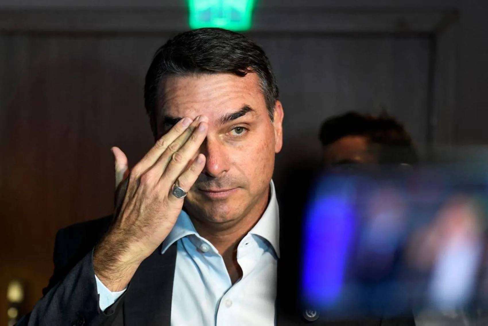 Escritório de Flávio Bolsonaro emitiu R$ 13,7 milhões em notas fiscais durante mandato no Senado