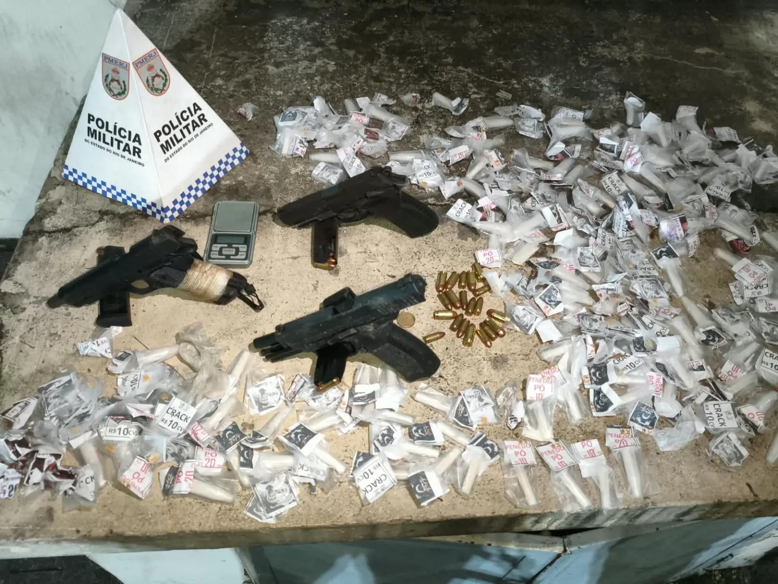 Troca de tiros na BR-101 deixa 3 baleados e 8 pessoas detidas em Itaboraí