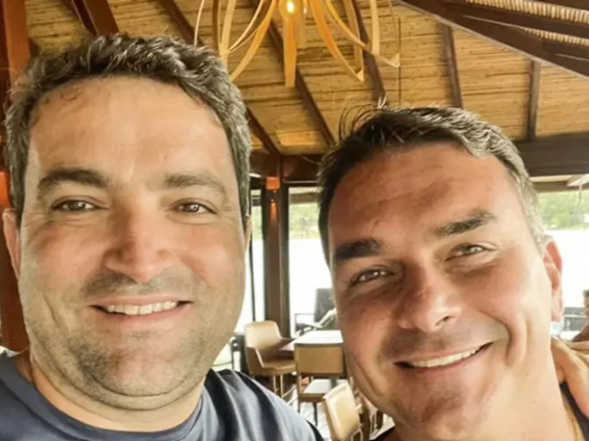 Empresa ligada a Flávio Bolsonaro lançou três bets e optou por não divulgá-las
