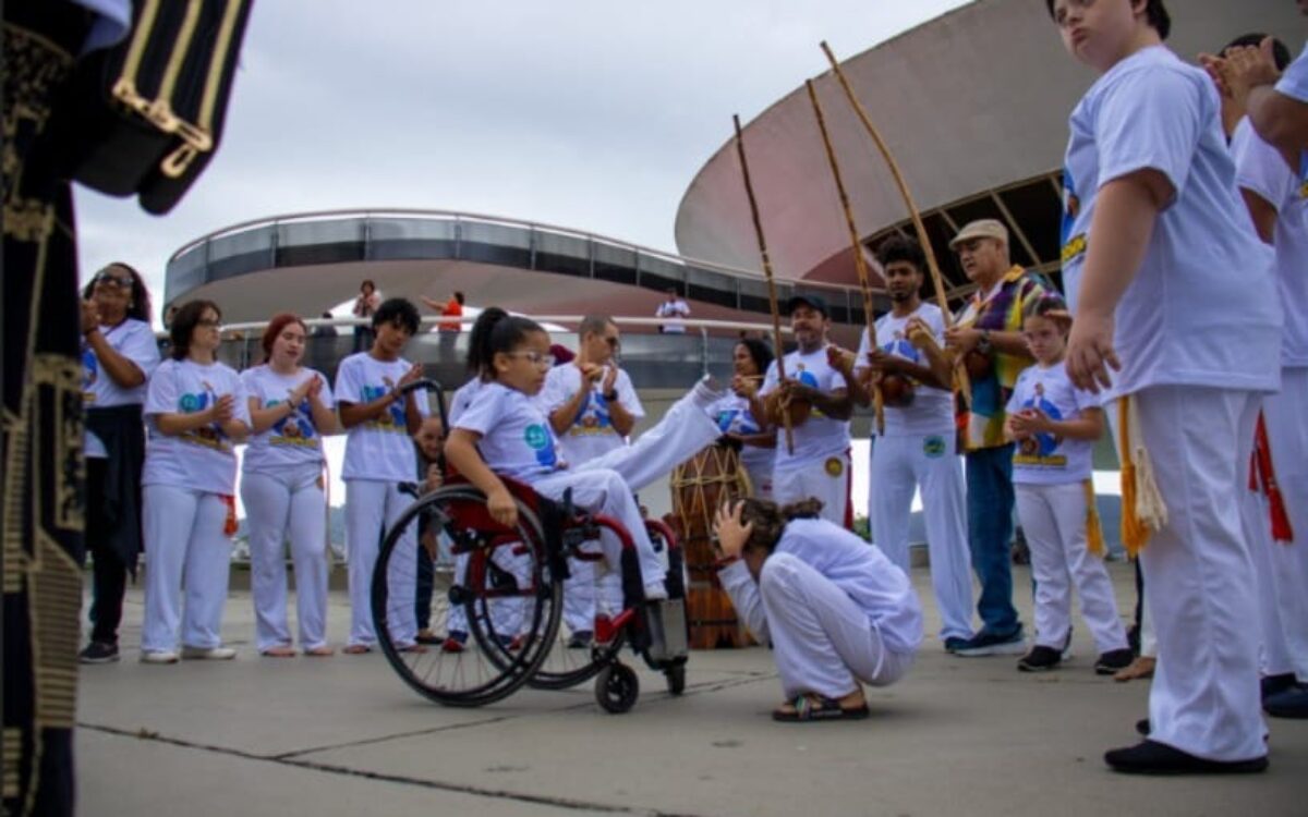 Instituto Gingas abre vagas para professores de capoeira