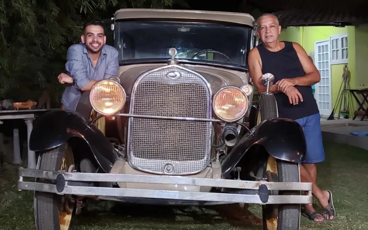 “Amigos do Fordinho” celebra 20 anos com exposição de carros antigos em São Gonçalo