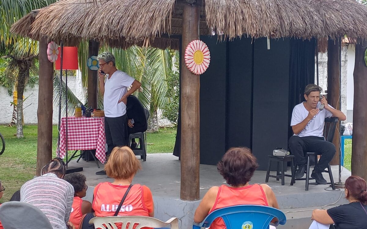 Casa da Terceira Idade de Bambuí recebe espetáculo teatral