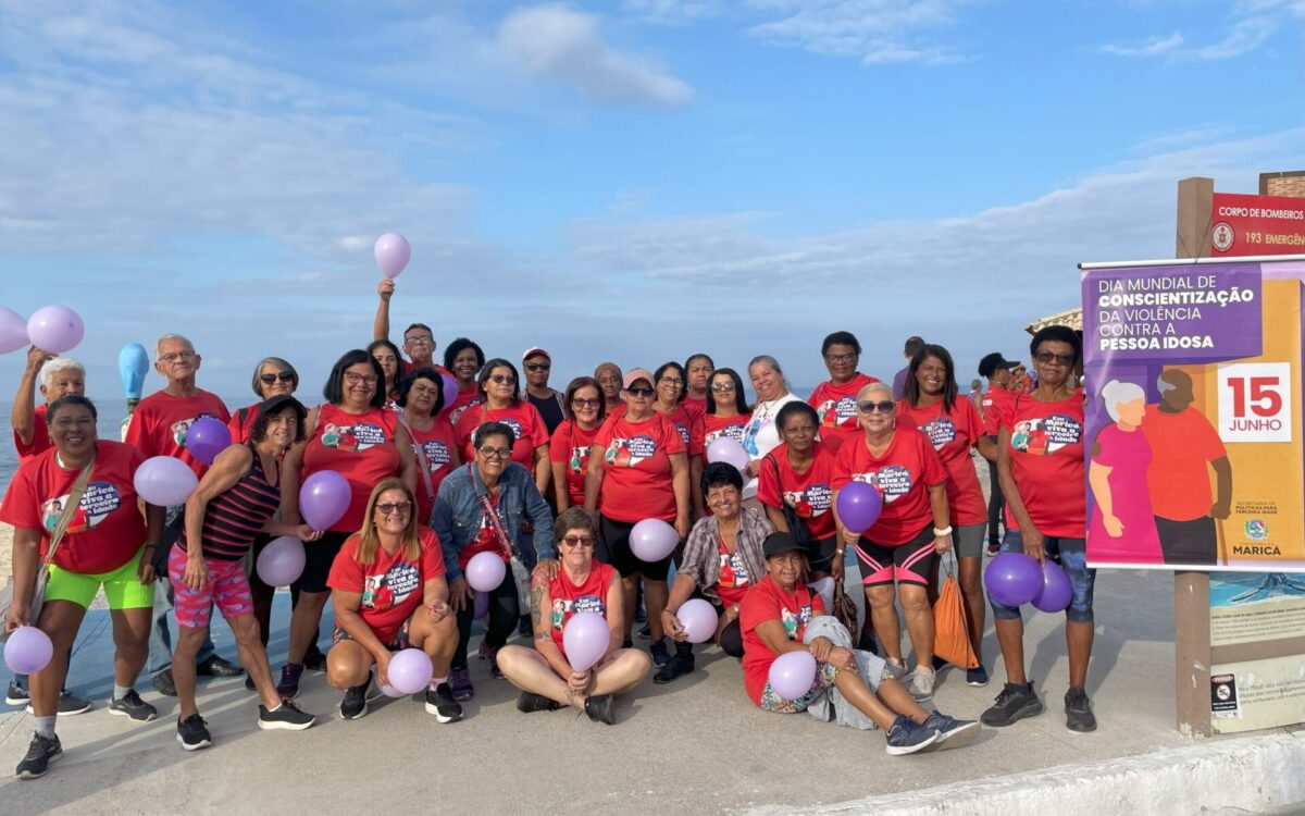 Caminhada de combate à violência contra a pessoa idosa reúne dezenas de pessoas em Itaipuaçu