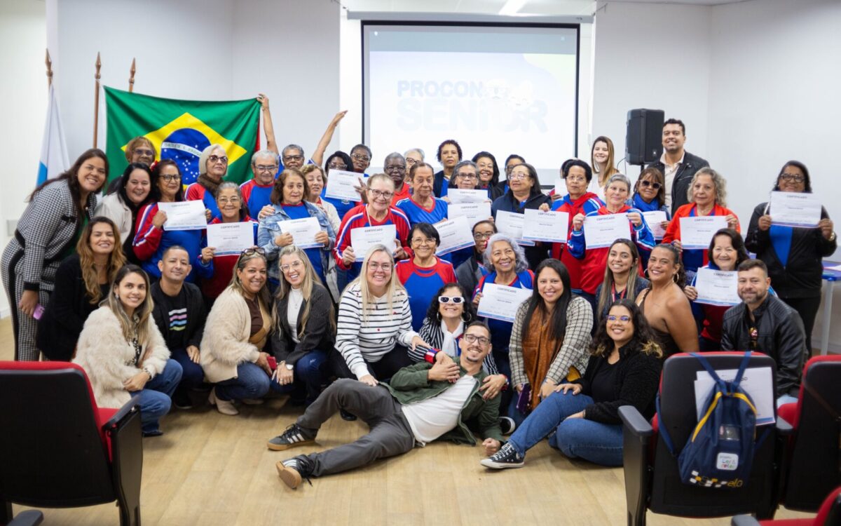 Procon Sênior forma 70 idosos em Maricá com foco em direitos do consumidor e prevenção a golpes