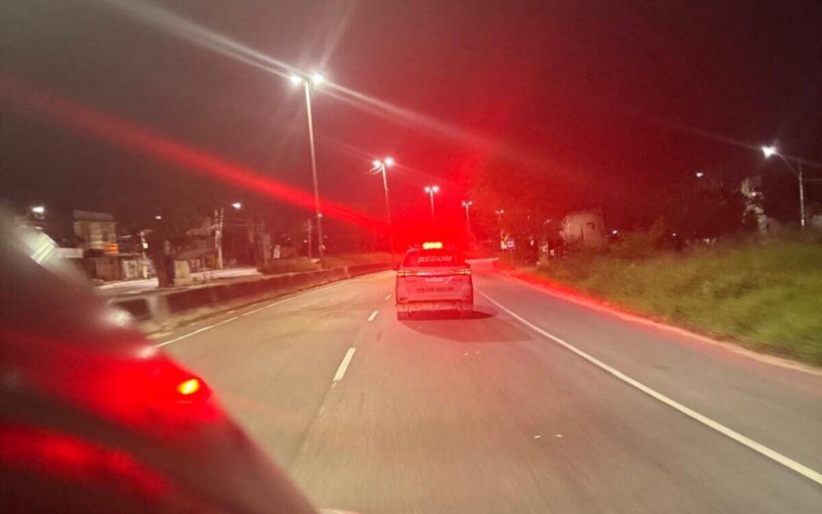 Tentativa de assalto causa pânico na RJ-104 e motoristas fazem retorno pela contramão em São Gonçalo