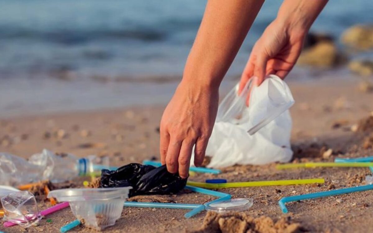 Praia limpa começa com cada um: atitudes simples para proteger o meio ambiente