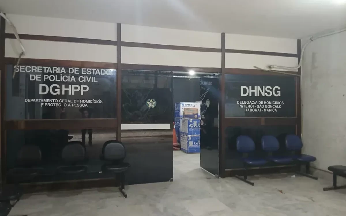 Corpo é encontrado dentro de carro em comunidade de São Gonçalo