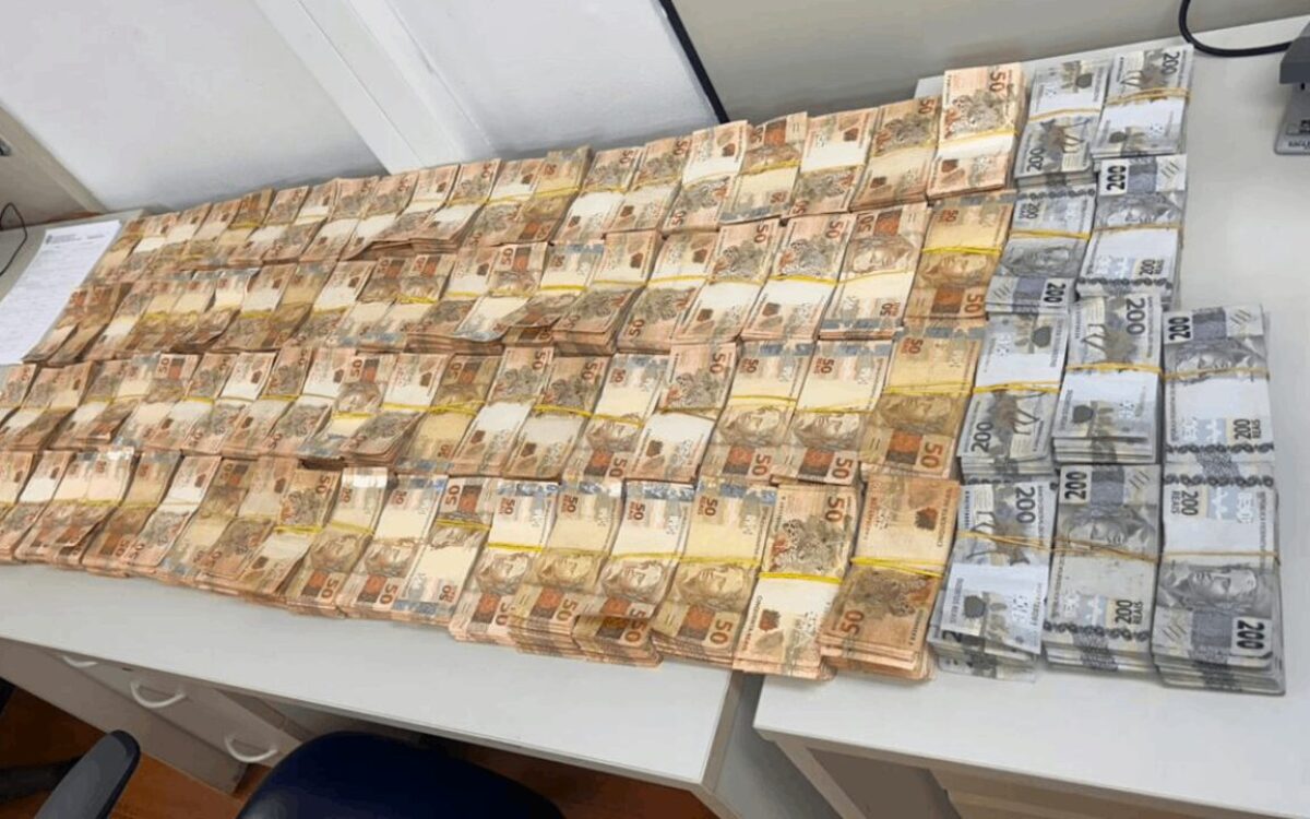 Polícia Civil apreende R$ 600 mil em dinheiro vivo e prende suspeito no Centro de Niterói