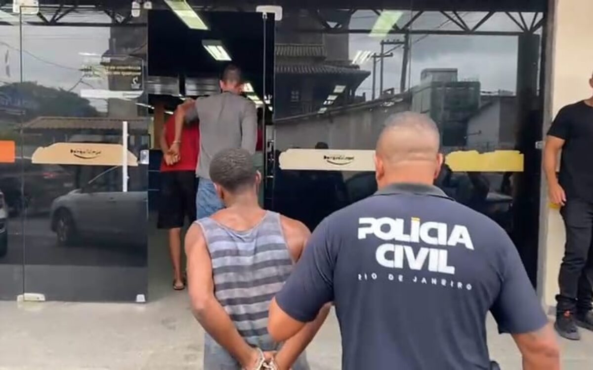 Roubo no Centro de Maricá termina com dois presos