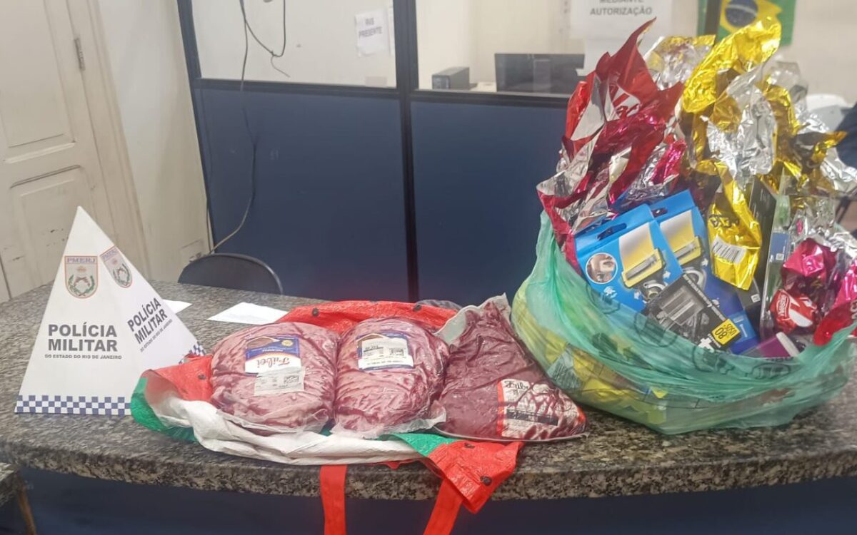 Mulher é presa ao tentar furtar ovos de Páscoa e picanha em supermercado de Niterói