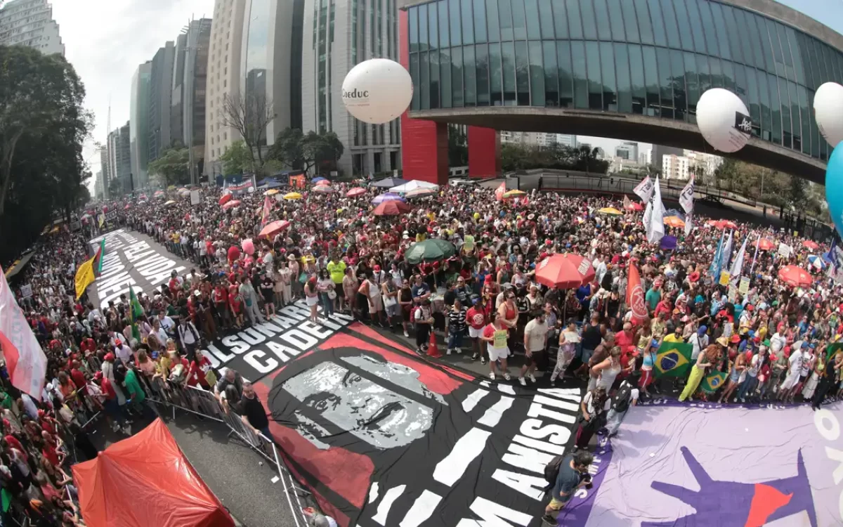 Brasil vai às ruas: protestos pedem prisão de Bolsonaro e rejeição à PEC da Blindagem