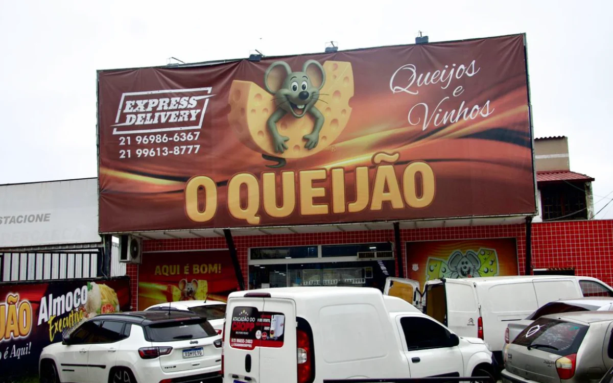 Trabalhador morre vítima de descarga elétrica em manutenção da fachada de loja na RJ-106