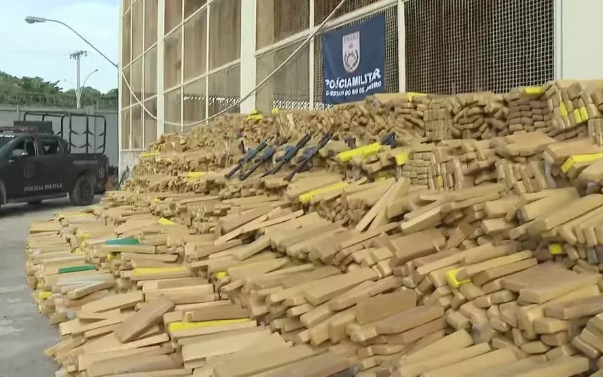 Maior apreensão do RJ: 48 toneladas de maconha são encontradas em bunker na Maré