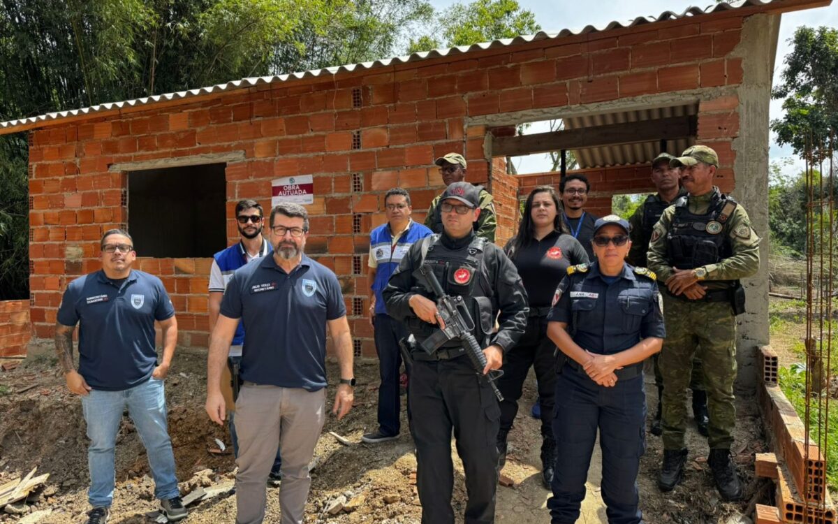 Prefeitura de Maricá embarga obra irregular durante operação conjunta com o Ministério Público
