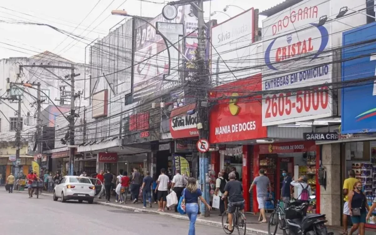 Apesar da proibição, alguns supermercados funcionaram no feriado do Comércio em São Gonçalo