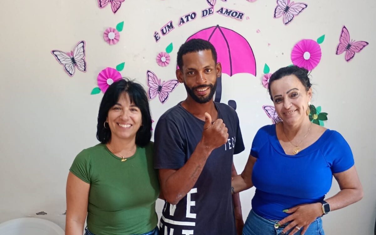 Maricá auxilia homem em situação de rua a retomar convivência familiar no Jacarezinho