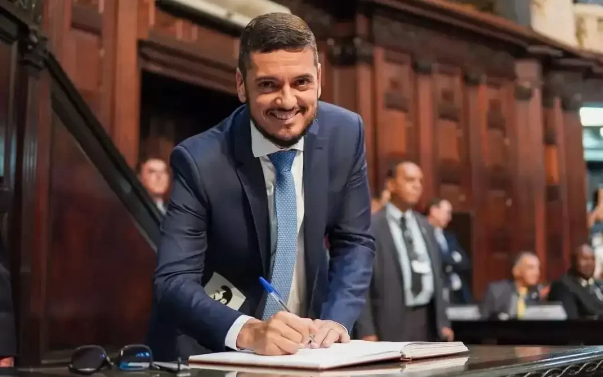 Presidente da Alerj, Rodrigo Bacellar, é preso por suspeita de vazar operação da PF 