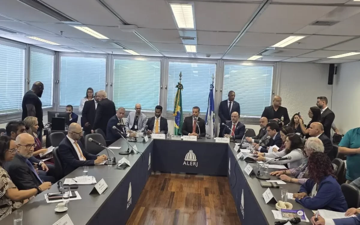 CCJ da Alerj inicia análise que pode manter ou revogar prisão de Rodrigo Bacellar