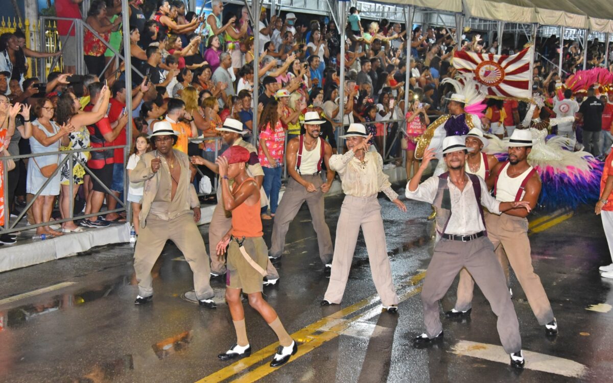 União de Maricá desfila na passarela Adélia Breve, no Centro