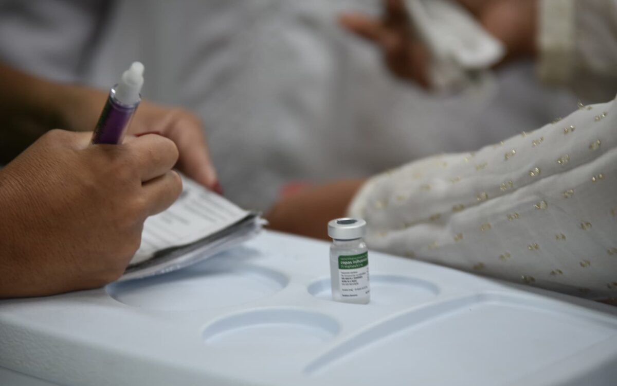 Idosos de Itaipuaçu recebem vacina contra a gripe