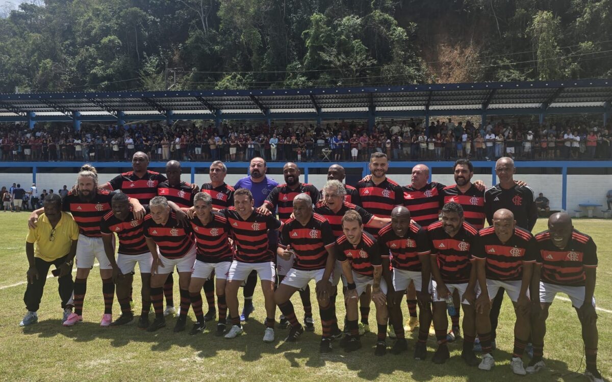 FlaMaster goleia Amigos de Mendes em jogo festivo