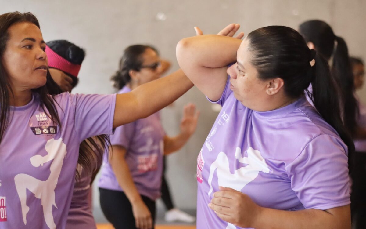 Suderj une esforços e promove aulão de defesa pessoal com o judoca Flávio Canto para 40 mulheres na Rocinha